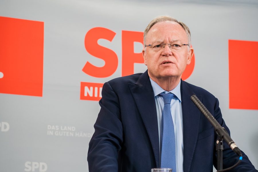 Stephan Weil bei der Pressekonferenz